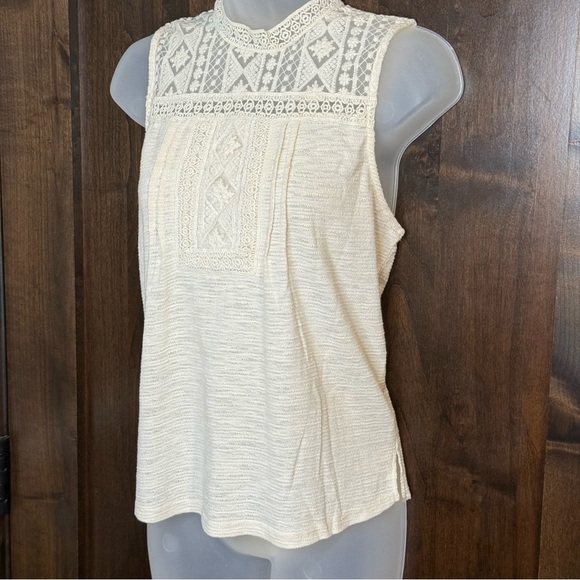 Eyeshadow Tops - Eyeshadow Ivory lace collar Sleeveless Tank Top Women’s Size M chic casual cute